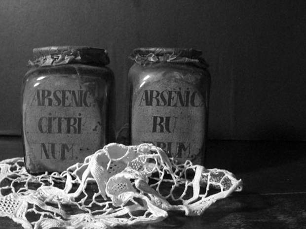 6 WRONG BEAUTY PRODUCTS FROM THE PAST THAT RUINED BEAUTIES, arsenic beauty products