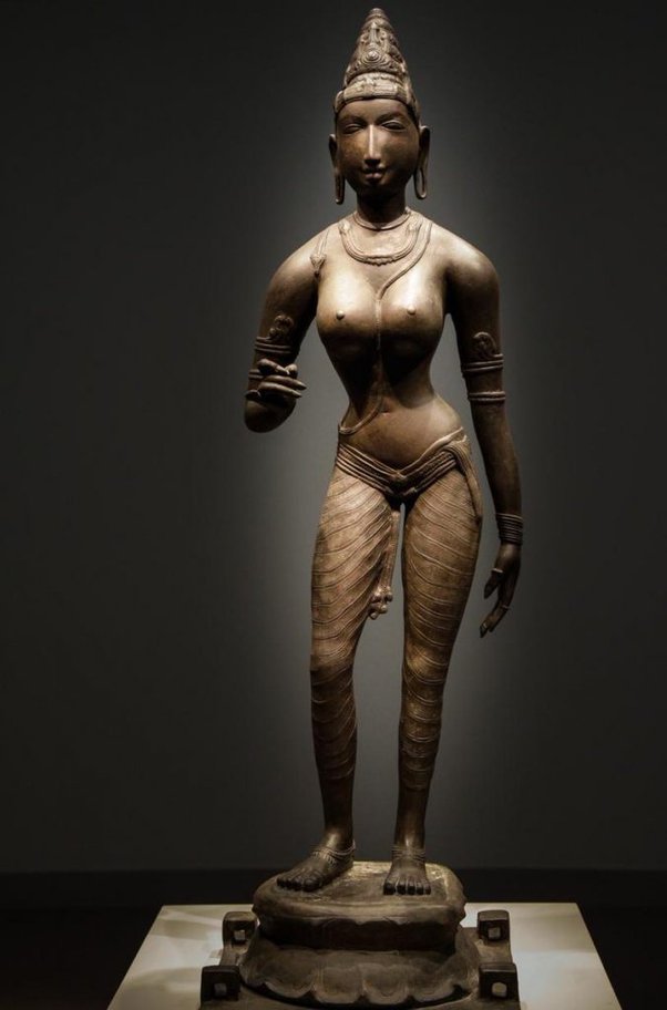 Without a breast band, Chozha Queen, 10th century CE