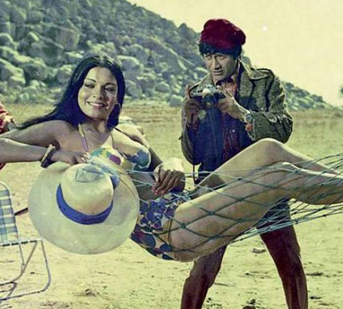 dev anad in warrat movie with zeenat in bikini