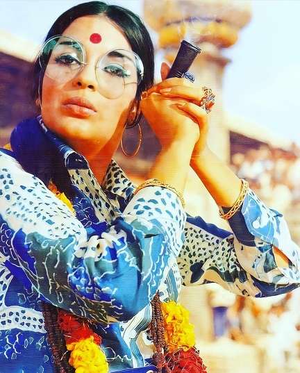 zeenat aman in hare rama hare krishna smoking pic