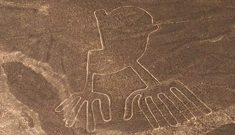 nazca line and drawings in Nazca desert