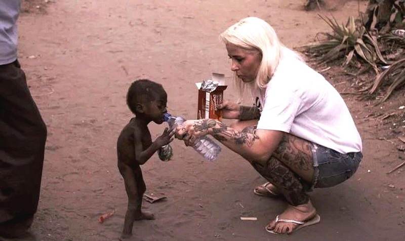 photograph of her giving water to a small, malnourished Nigerian child became famous and shocked the world